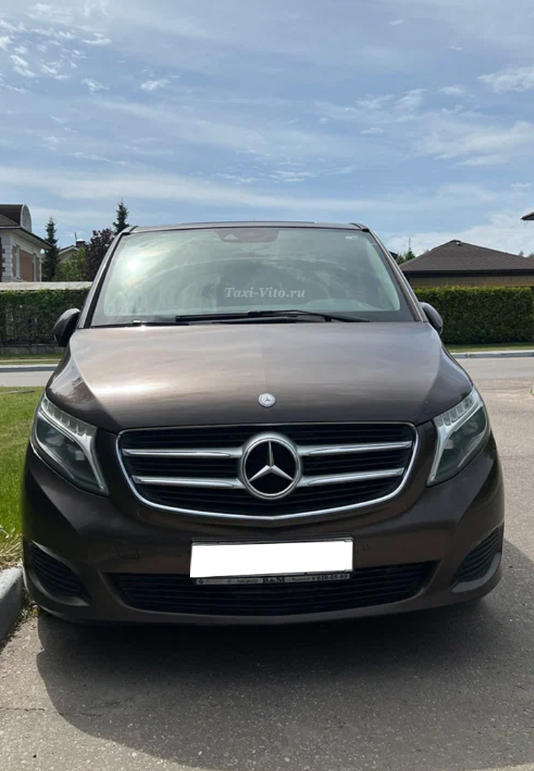 Заказ такси Мерседес V Класса коричневый аренда с водителем в Москве
