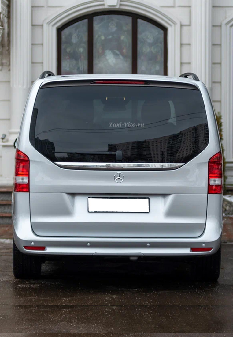Заказ такси Мерседес V Класса серебристый аренда с водителем в Москве